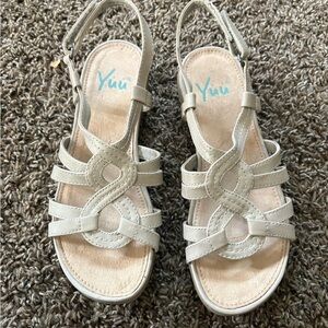 Yuu Women's Beige Strappy Sandals